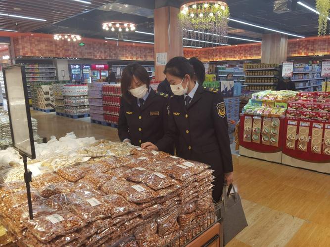 内蒙古兴安盟市场监督管理局对食品销售单位开展飞行检查